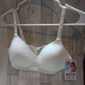 Hanes Comfort Flex Fit Wirefree White Bra NWT Size Small  Convertible Strap